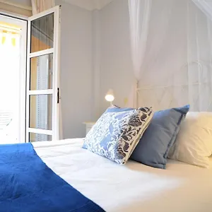  Apartment Colonial